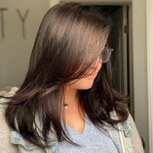 Meet your Posher, Cassandra